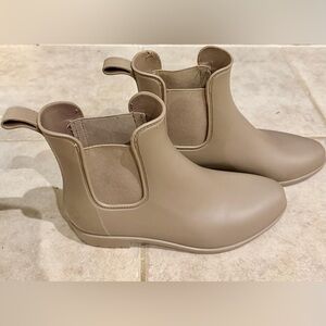 A New Day Women's Ankle Boots Lug Sole Beige Slip On Waterproof Rain Snow Mud 9M